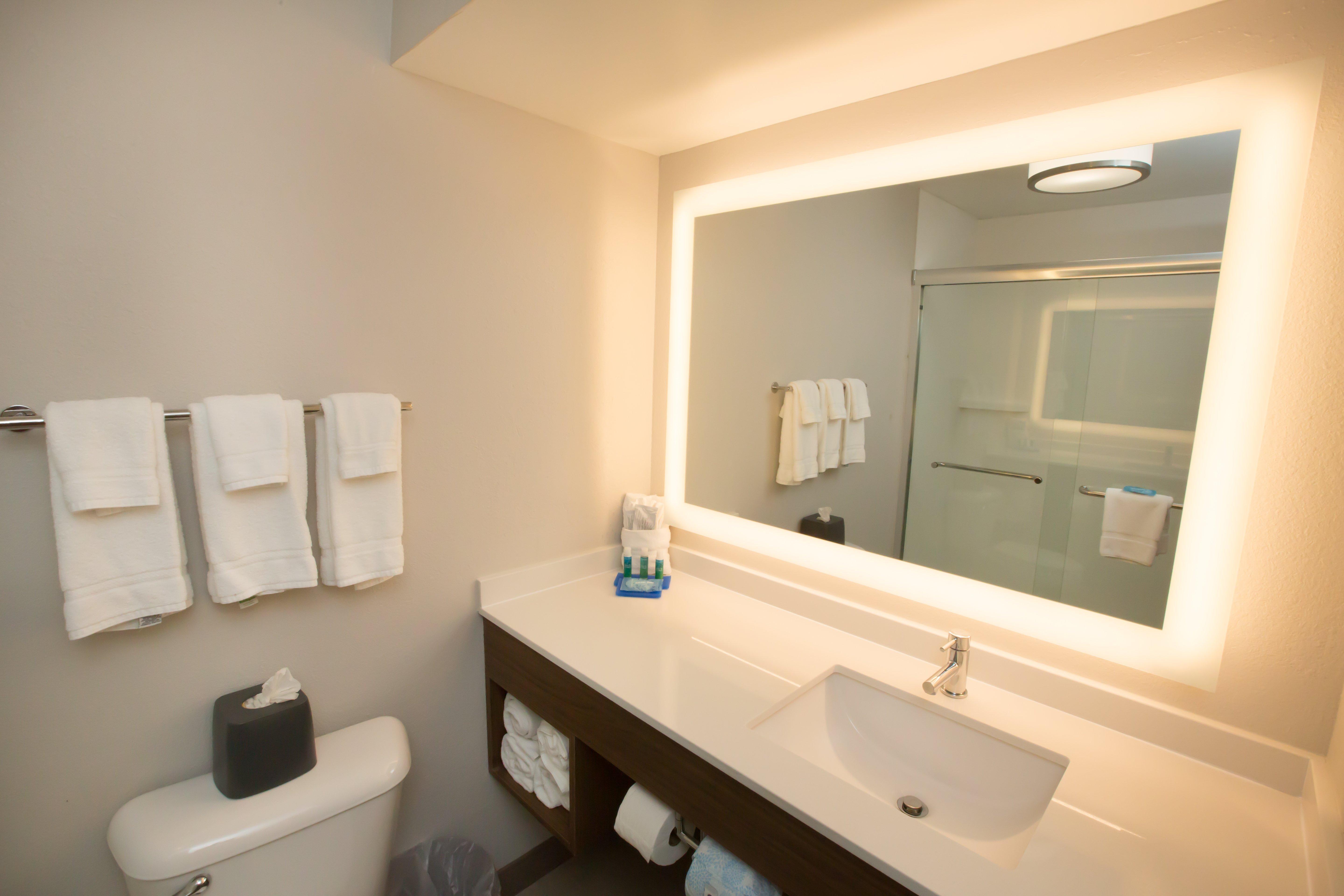 Holiday Inn Express Hotel & Suites Madison By Ihg Exterior photo