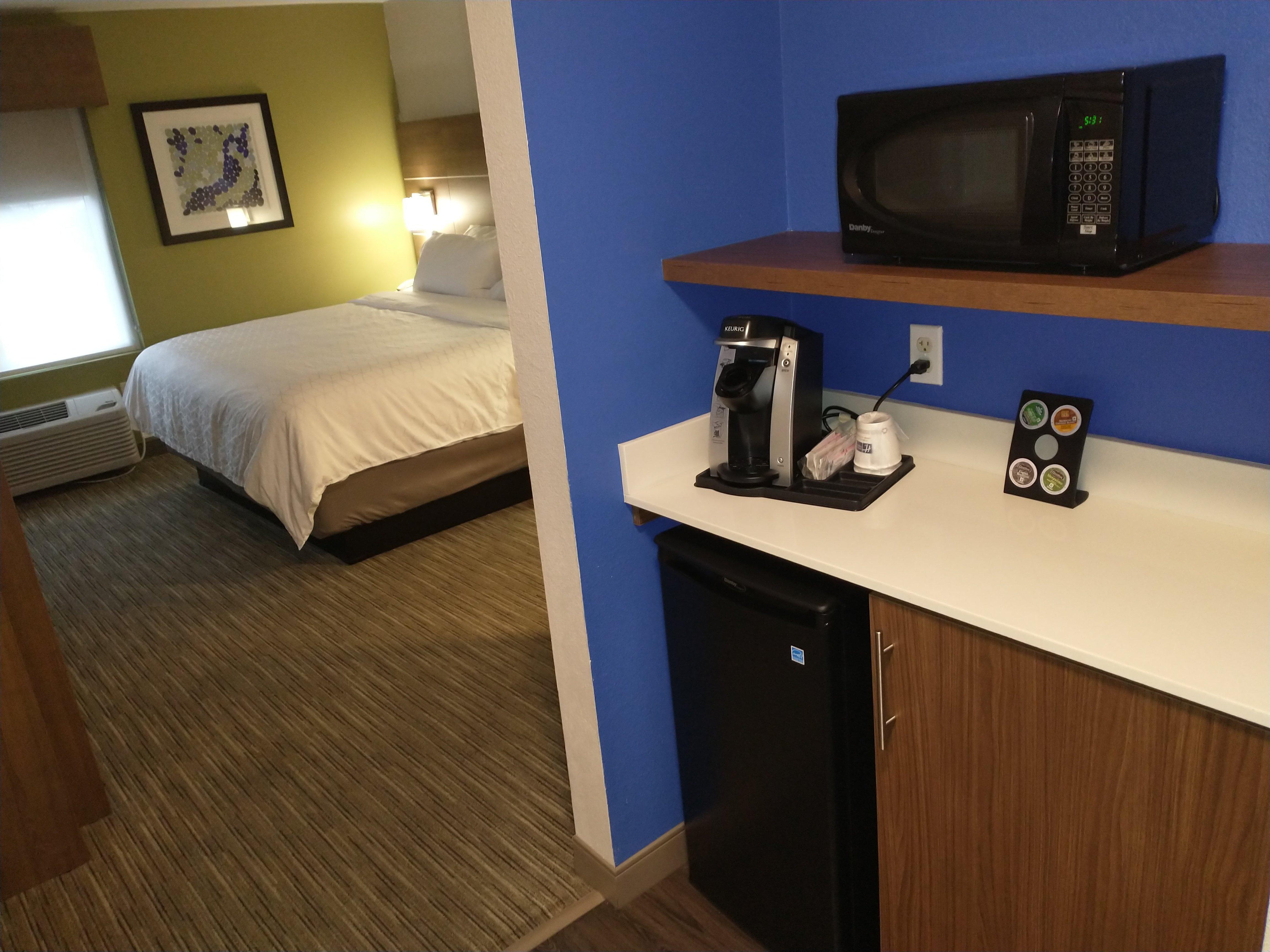 Holiday Inn Express Hotel & Suites Madison By Ihg Exterior photo