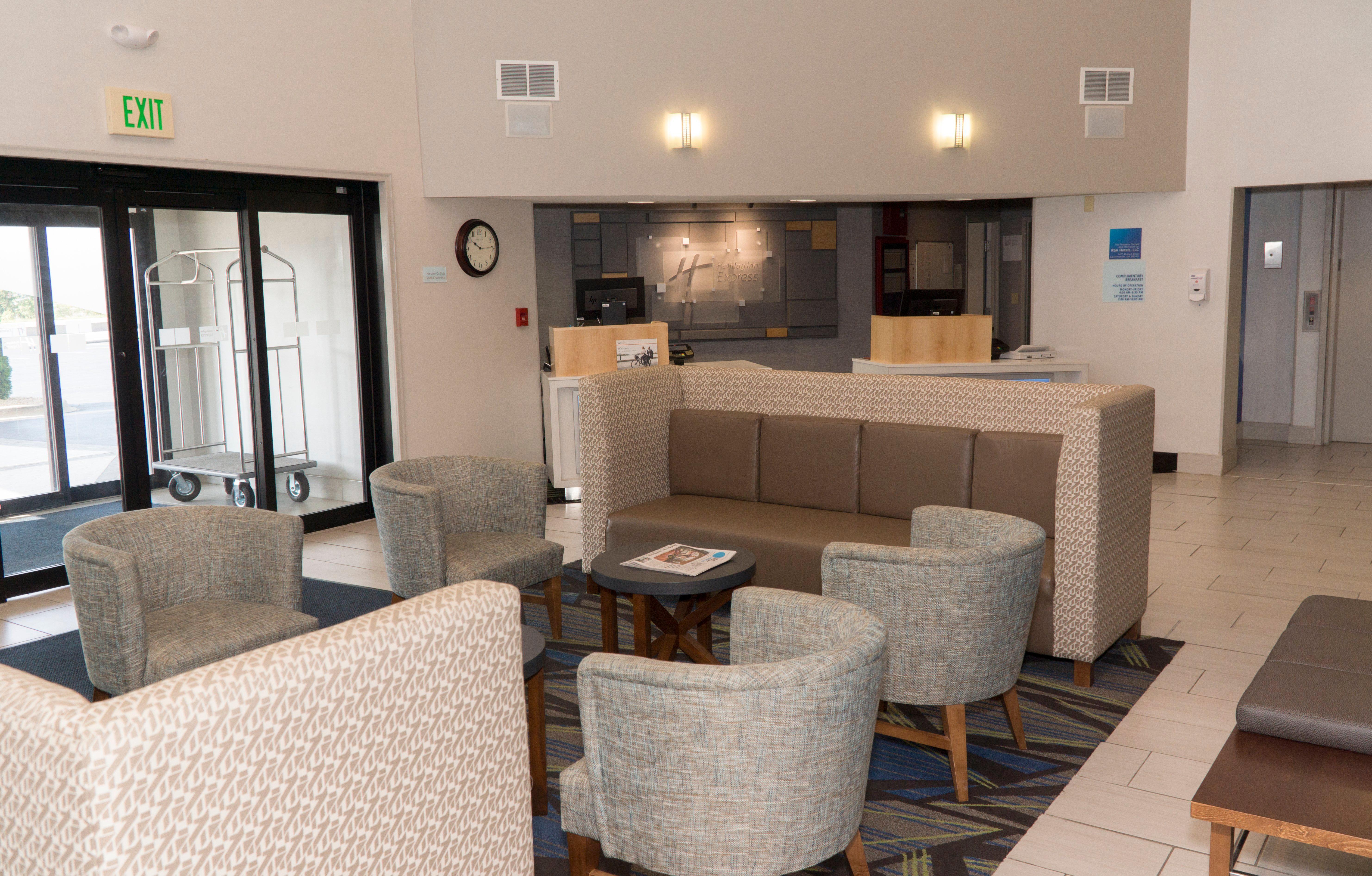 Holiday Inn Express Hotel & Suites Madison By Ihg Exterior photo